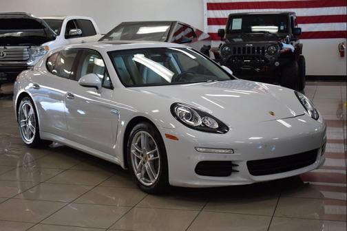 2016 Porsche Panamera 4 Edition