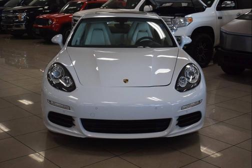 2016 Porsche Panamera 4 Edition