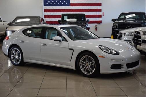 2016 Porsche Panamera 4 Edition