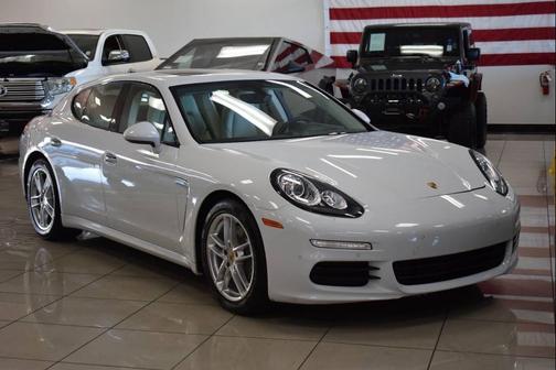 2016 Porsche Panamera 4 Edition
