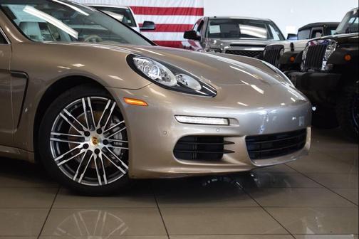 2015 Porsche Panamera 4