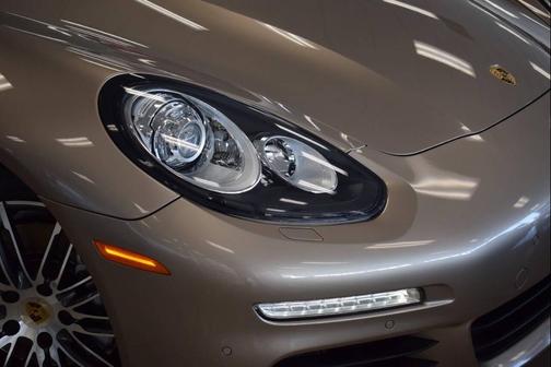 2015 Porsche Panamera 4
