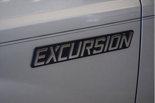 2004 Ford Excursion XLS