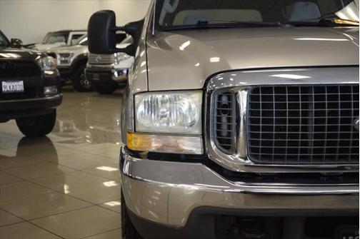2004 Ford Excursion XLS