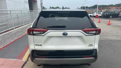 2022 Toyota RAV4 Hybrid SE