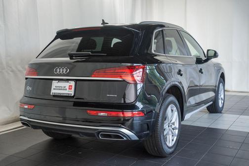 Mythos Black Metallic 2023 Audi Q5 45 S line Premium