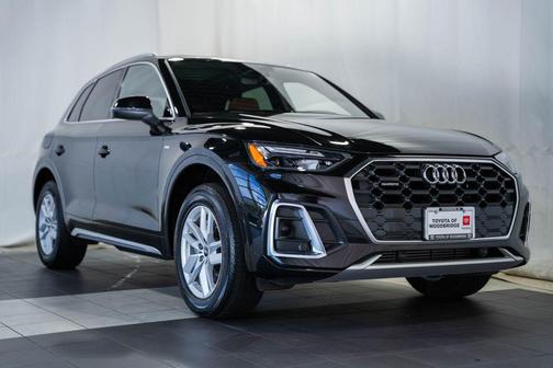 Mythos Black Metallic 2023 Audi Q5 45 S line Premium