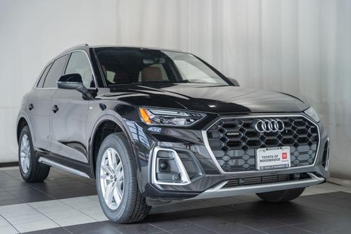 Mythos Black Metallic 2023 Audi Q5 45 S line Premium