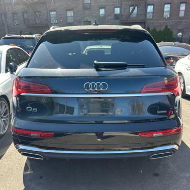 Mythos Black Metallic 2023 Audi Q5 45 S line Premium