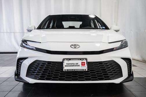 Ice 2025 Toyota Camry SE