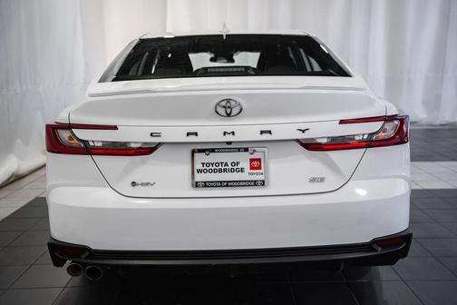 Ice 2025 Toyota Camry SE