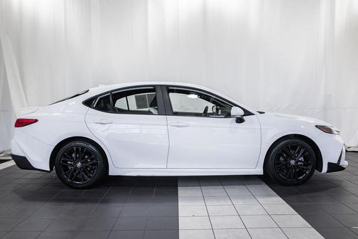 Ice 2025 Toyota Camry SE