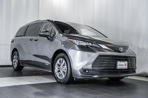 2021 Toyota Sienna LE