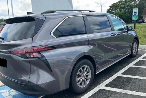 2021 Toyota Sienna LE