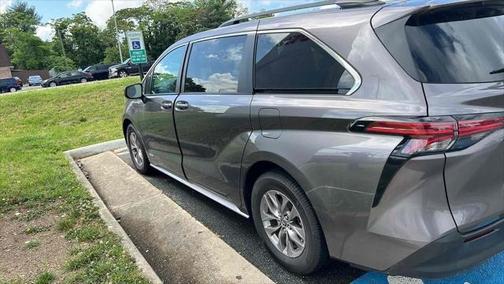 2021 Toyota Sienna LE