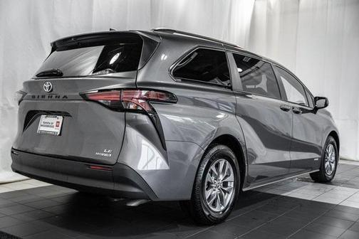2021 Toyota Sienna LE