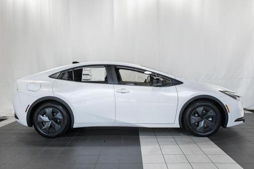 2026 Toyota Prius Plug-In Hybrid SE