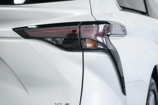 2024 Toyota Sienna XLE 8 Passenger