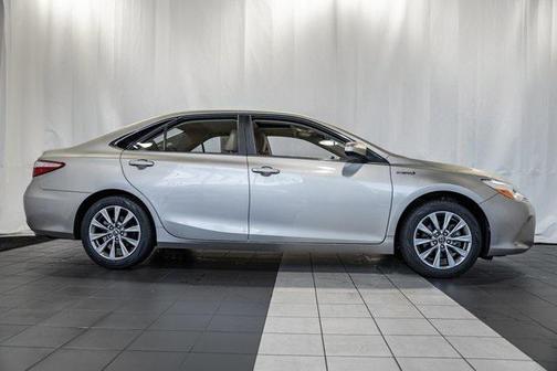 2017 Toyota Camry Hybrid XLE