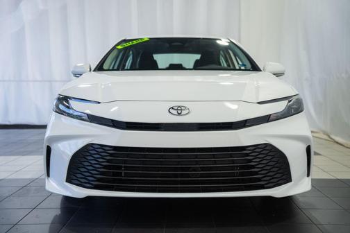 Ice 2025 Toyota Camry LE