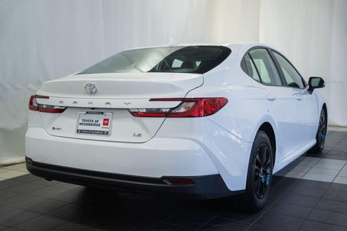 Ice 2025 Toyota Camry LE