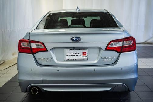 Ice Silver Metallic 2017 Subaru Legacy Limited
