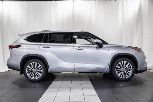 2025 Toyota Highlander Platinum