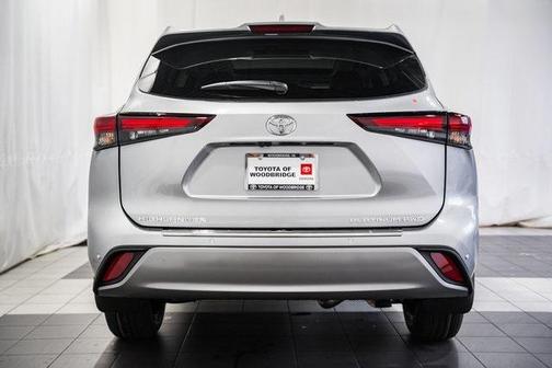 2025 Toyota Highlander Platinum