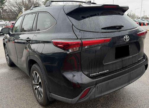Midnight Black Metallic 2023 Toyota Highlander XLE