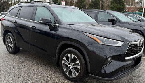 Midnight Black Metallic 2023 Toyota Highlander XLE