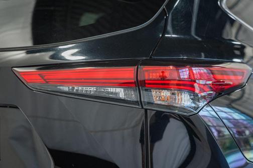 Midnight Black Metallic 2023 Toyota Highlander XLE