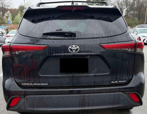 Midnight Black Metallic 2023 Toyota Highlander XLE
