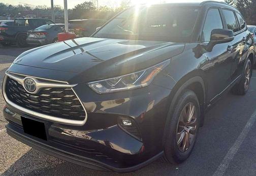 Midnight Black Metallic 2023 Toyota Highlander Hybrid XLE