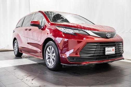 2021 Toyota Sienna LE