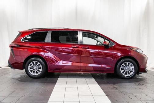 2021 Toyota Sienna LE