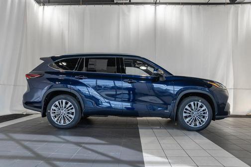 2026 Toyota Highlander Hybrid Platinum