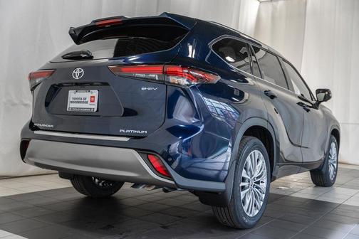 2026 Toyota Highlander Hybrid Platinum