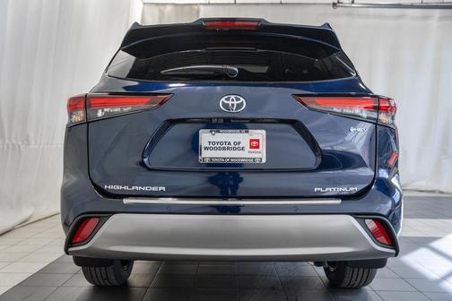2026 Toyota Highlander Hybrid Platinum