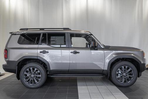 Meteor 2026 Toyota Land Cruiser Base