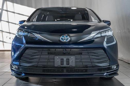 2025 Toyota Sienna XLE