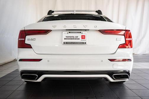 2022 Volvo S60 Recharge Plug-In Hybrid T8 R-Design Expression