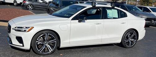 2022 Volvo S60 Recharge Plug-In Hybrid T8 R-Design Expression