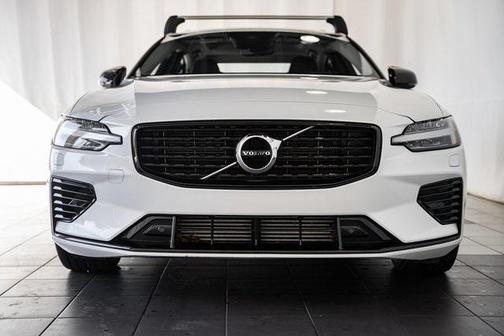 2022 Volvo S60 Recharge Plug-In Hybrid T8 R-Design Expression