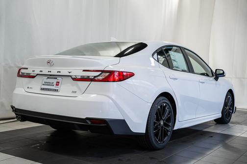 Ice 2026 Toyota Camry SE