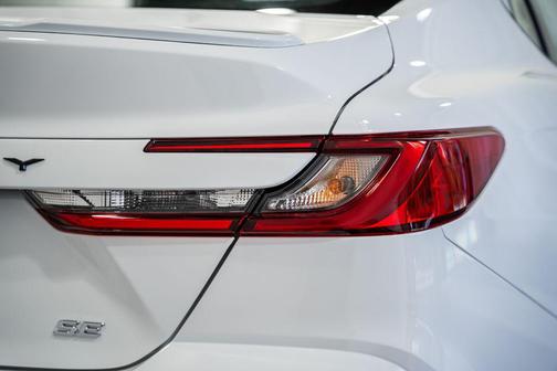 Ice 2026 Toyota Camry SE