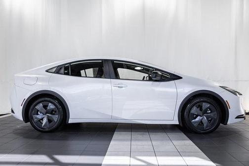 2024 Toyota Prius Prime SE