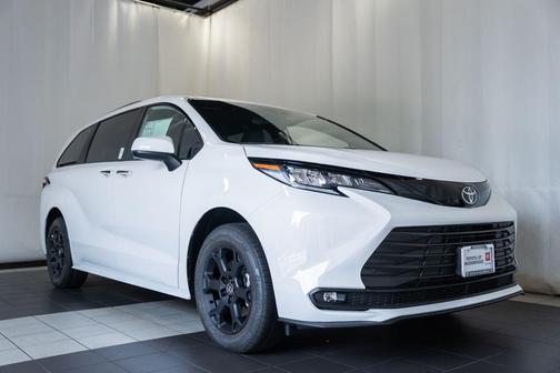 Ice 2026 Toyota Sienna Woodland Edition