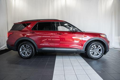 Rapid Red Metallic Tinted Clearcoat 2021 Ford Explorer XLT