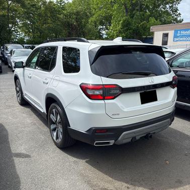 Platinum White Pearl 2023 Honda Pilot AWD Elite