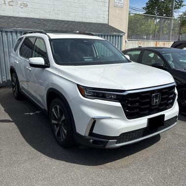 Platinum White Pearl 2023 Honda Pilot AWD Elite